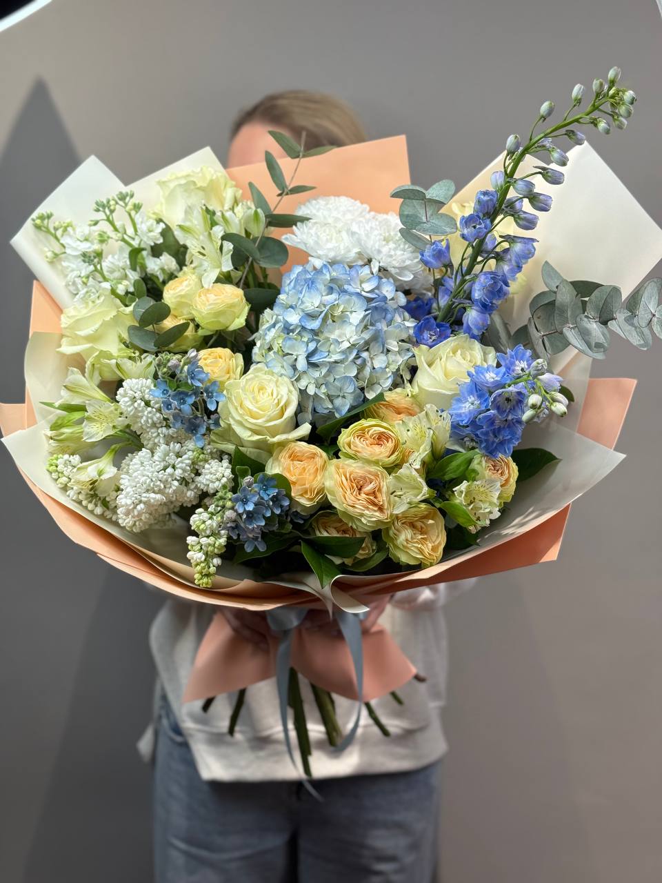 Букет Лучанна с гортензией, сиренью и розами (1)