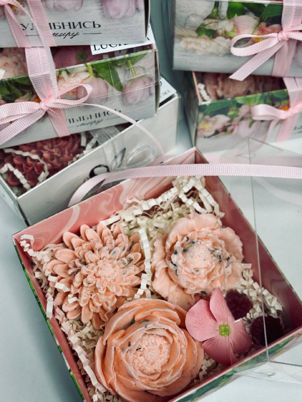 Мыльная история. Набор фигурного мыла три цветка и малинки (1)