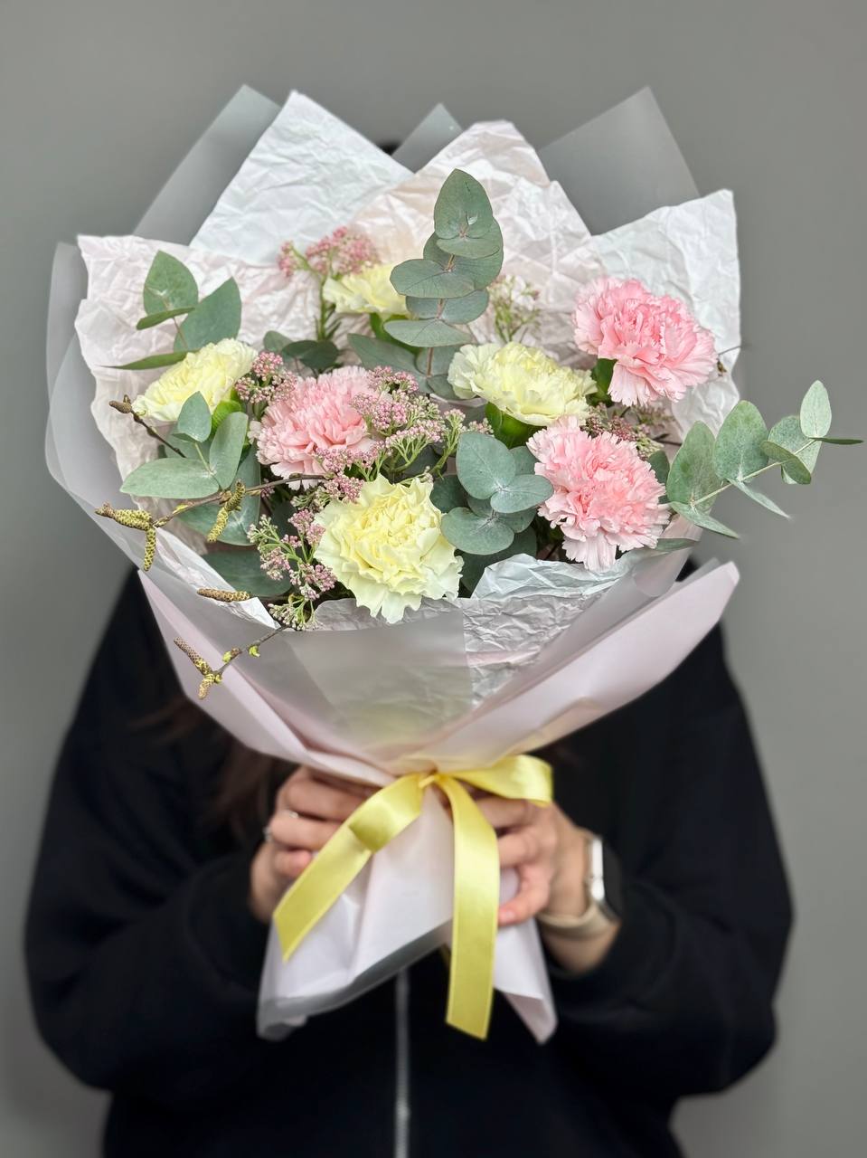 Букет Пушистые облака с диантусами и эвкалиптом  (1)