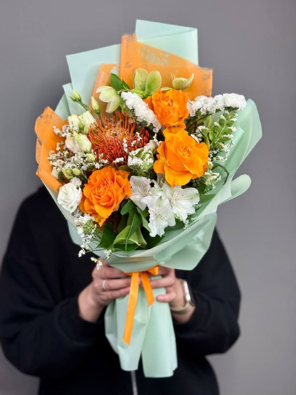 Букет Апельсинка с розами и нутаном  (1)