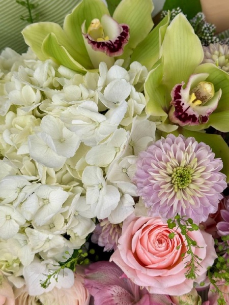 Букет Как в сказке с гортензией орхидеями и ранункулюсом  (3)