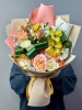 Букет Балет с ранункулюсами, розами и вербой (3)