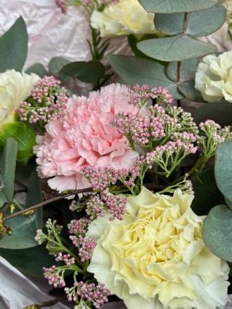 Букет Пушистые облака с диантусами и эвкалиптом  (2)