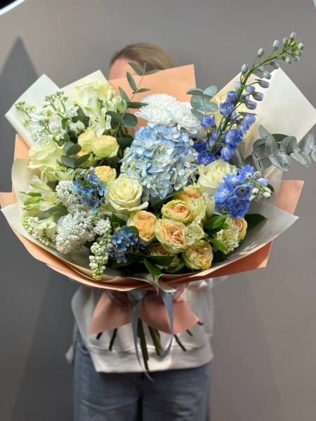 Букет Лучанна с гортензией, сиренью и розами (1)
