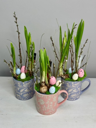 Композиция Светлая Пасха с нарциссами в чашке (6)