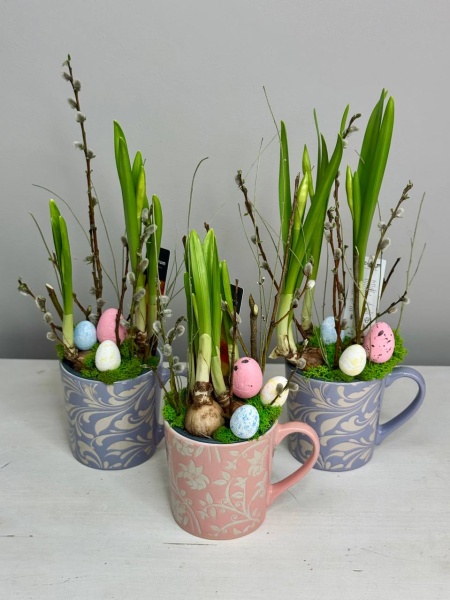 Композиция Светлая Пасха с нарциссами в чашке (6)