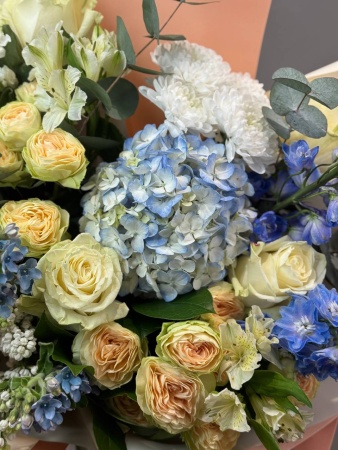 Букет Лучанна с гортензией, сиренью и розами (3)