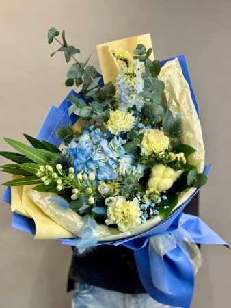 Букет Сливочный рассвет с гортензией, дельфиниумом и диантусами (2)