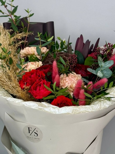 Букет Страдивари с ранункулюсами, розами, диантусами (3)