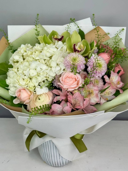 Букет Как в сказке с гортензией орхидеями и ранункулюсом  (2)