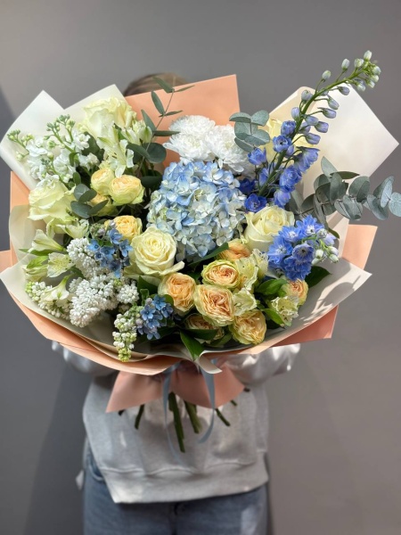 Букет Лучанна с гортензией, сиренью и розами (2)
