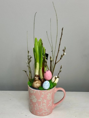 Композиция Светлая Пасха с нарциссами в чашке (5)