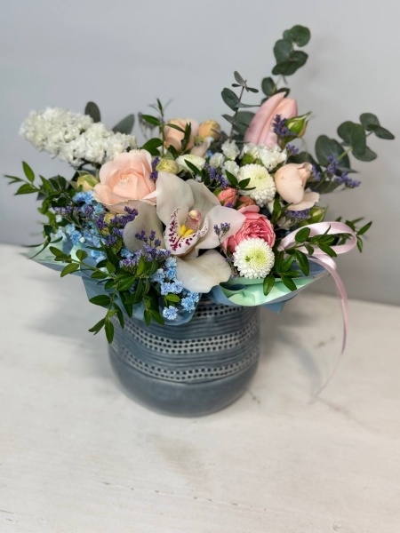 Композиция в вазе с орхидеей и розами (2)