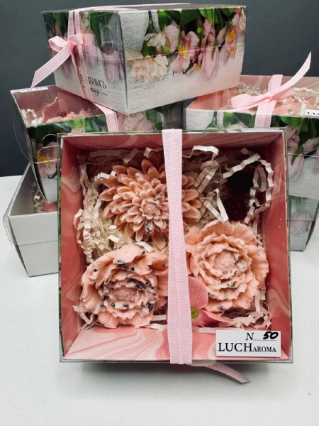 Мыльная история. Набор фигурного мыла три цветка и малинки (2)