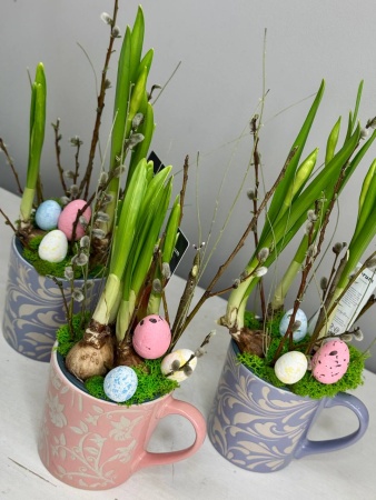 Композиция Светлая Пасха с нарциссами в чашке (3)