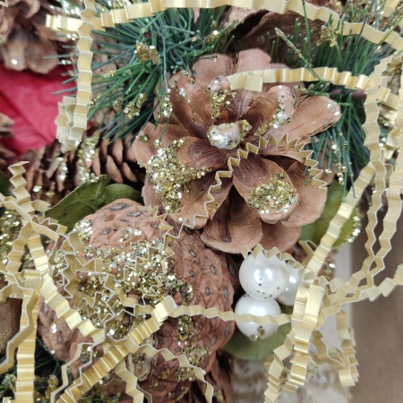 Коробка подарочная с венком бычком кр тишью (1)